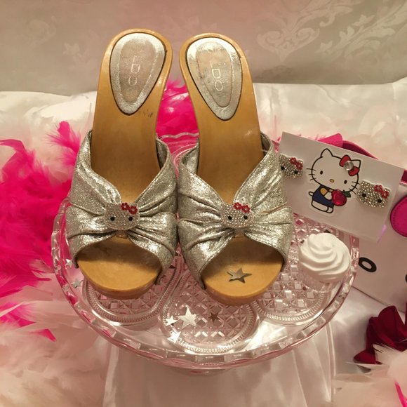 adorbale vinatge y2k heels and earings with crystal hello kitty details! - Picture 3 of 10